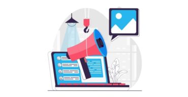 Veja como evitar o desperdício de verba em campanhas de mídia paga com a Trii! Um megafone saindo de um notebook ilustra o tema de desperdício de verba em campanhas.